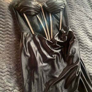 Elegant Strapless Black Dress with Rhinestone Accents